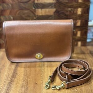Vintage Coach British tan pocket purse